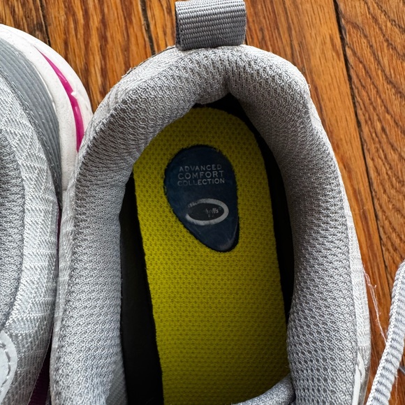 ASICS - Picture 4 of 5